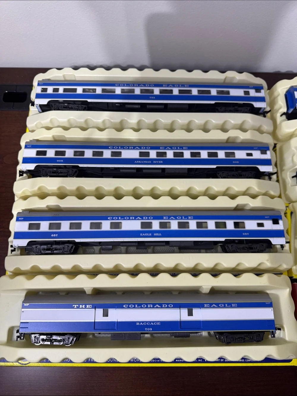 Rivarossi AHM The Colorado Eagle 1930’s HO 8 Constant Lighting Passenger Car Set